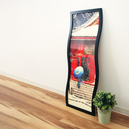 Decorate the entrance with seasonal design.